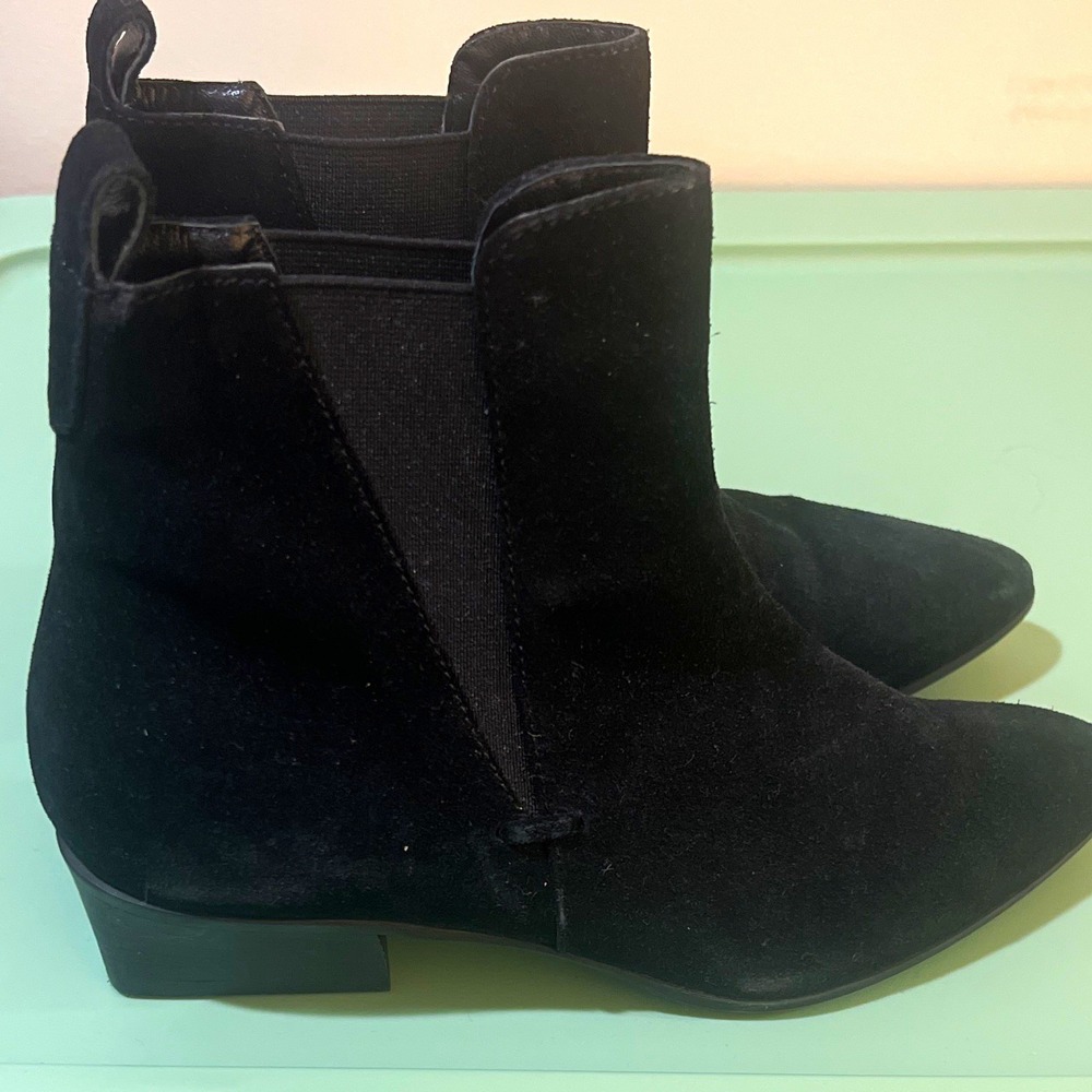 Aquatalia Women's Black Suede Chelsea Ankle Boot Pull On Elastic Gore US 6